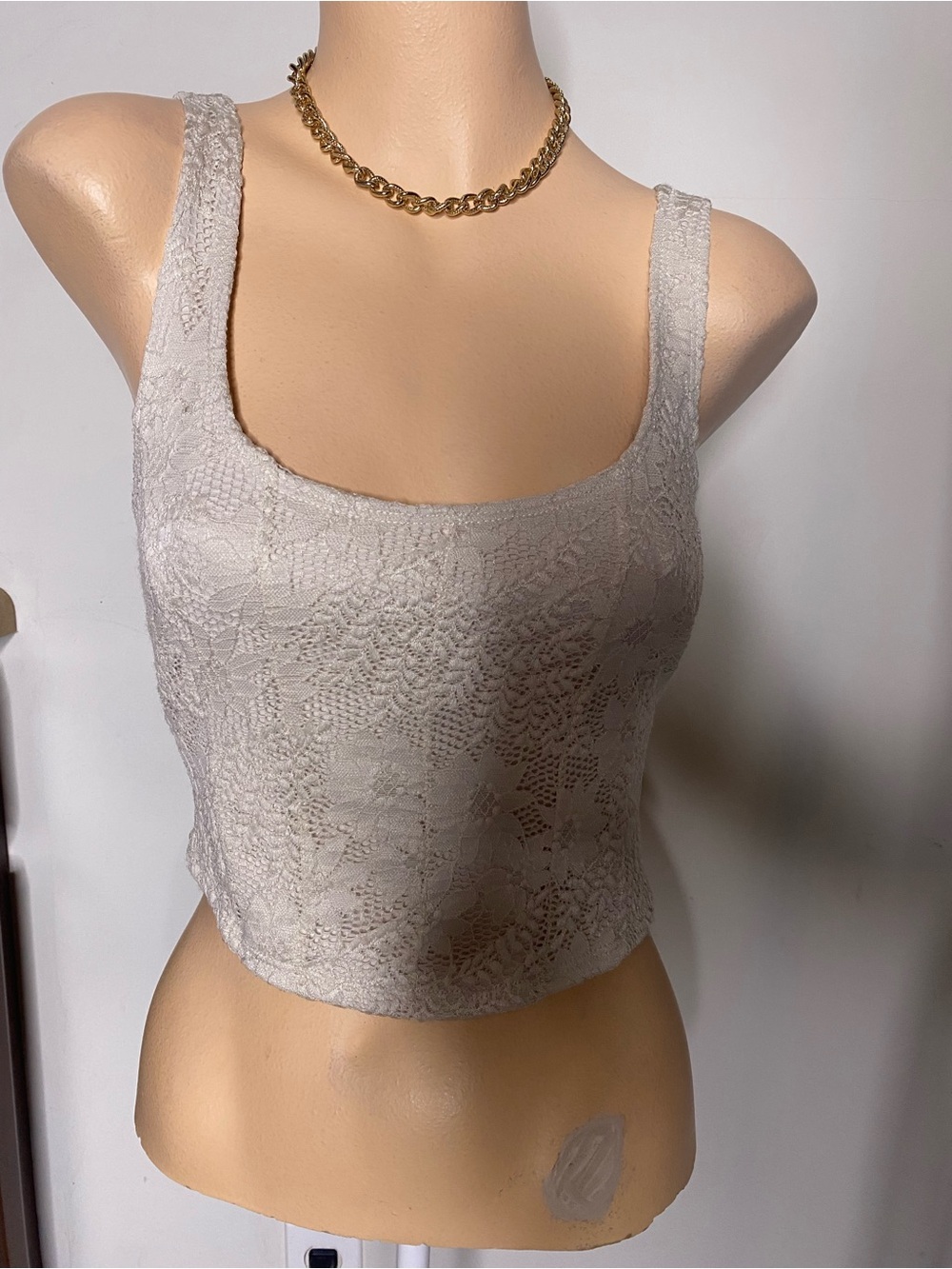 Delicate Lace Scoop Crop Tank - Cream